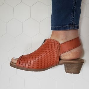 Earth origins orange leather adjustable sandal 10w